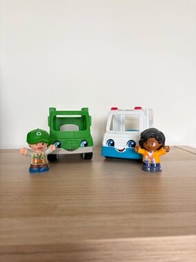 Fisher-Price Little People Green Recycling Truck & White Ambulance Lot of 2 Sets